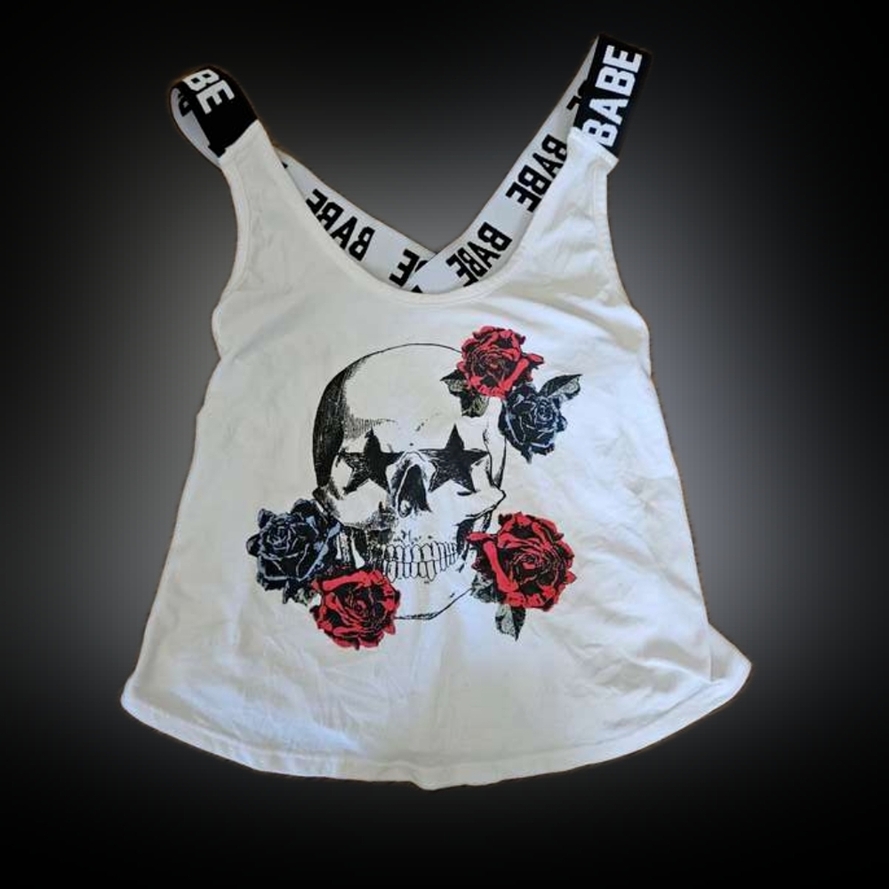 Skull with roses and Babe crop top size Small Never worn